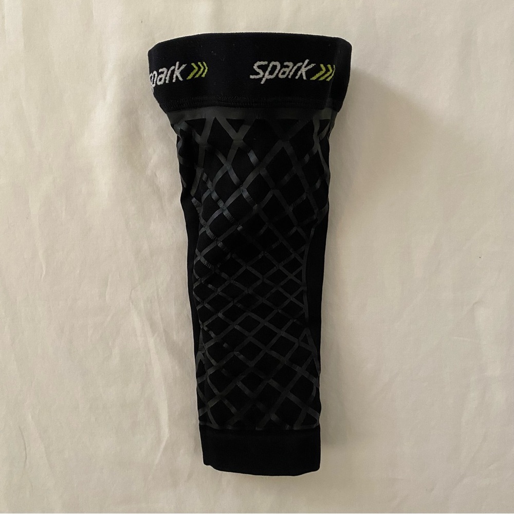 NWOT Spark Kinetic Knee Brace Sleeve Size Small